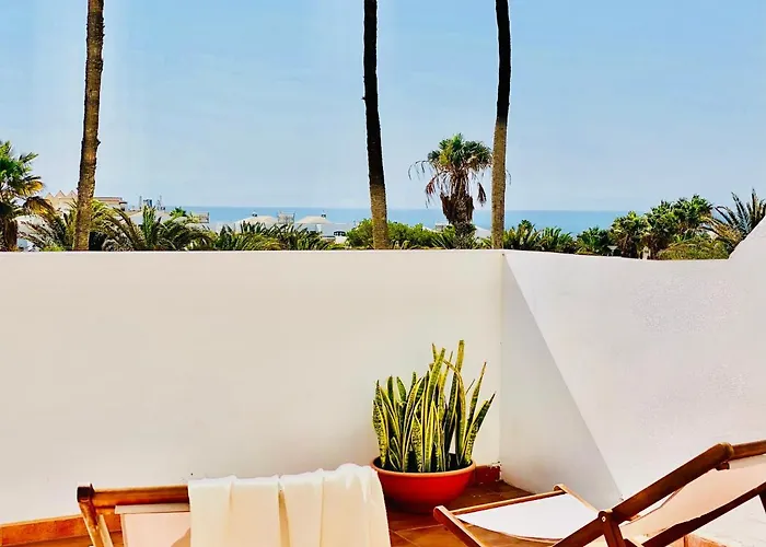 Canaryislandshost L Sea View